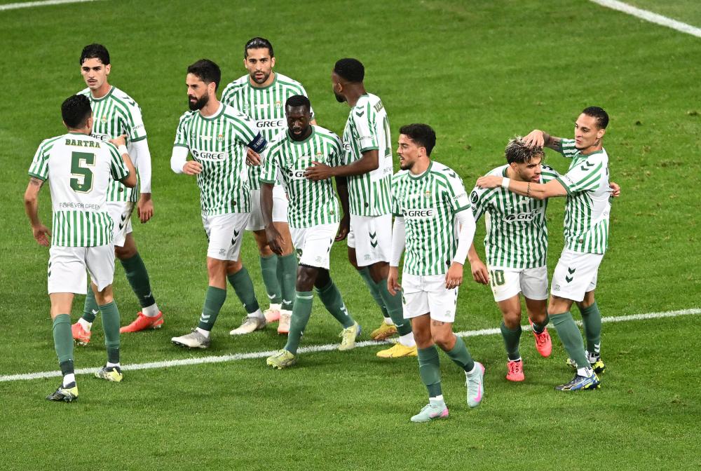 意甲真是欧洲球星的养老胜地。罗哥吃亏就吃亏在去的...